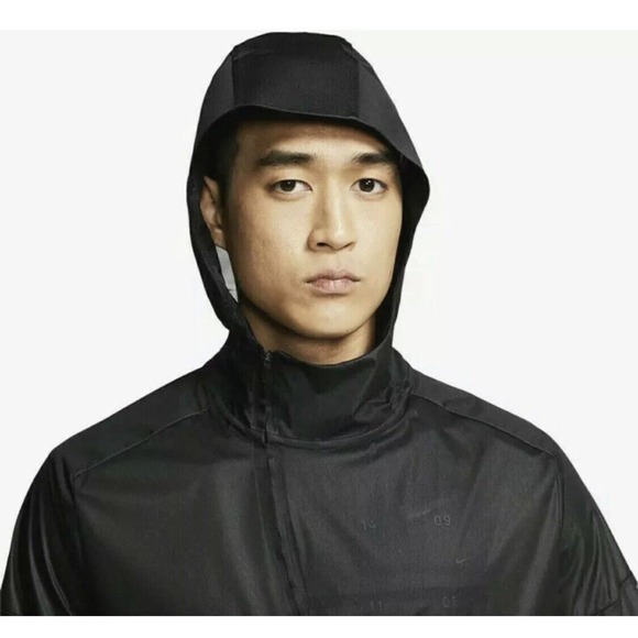 Nike Tech Black Packable Reflective Running Jacket CT2381 Mens Large NEW!!! - Picture 7 of 12